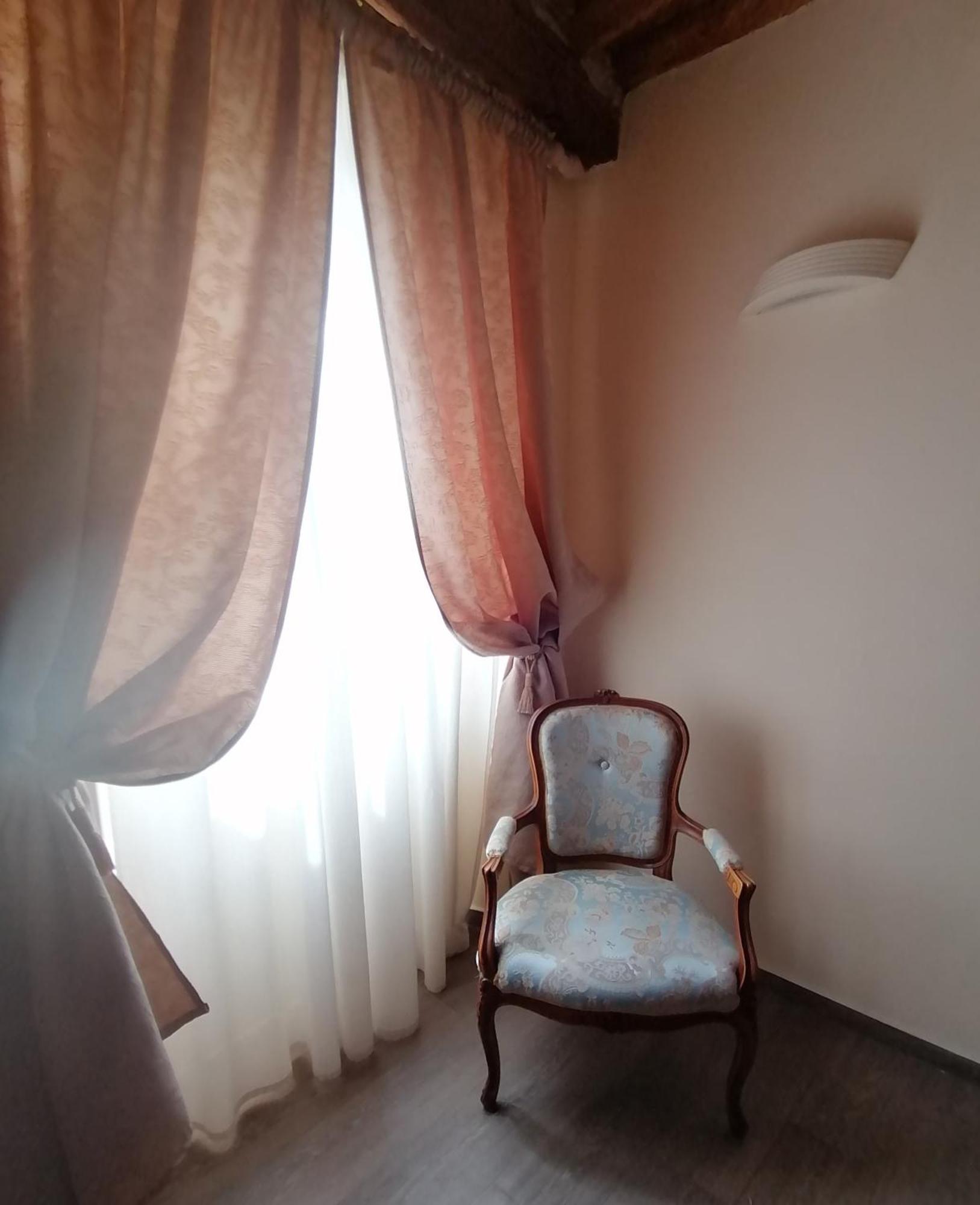 Couette-café La Bella